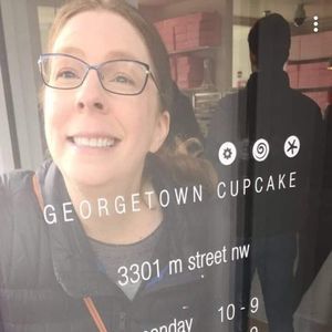 Meet your Posher, Lora